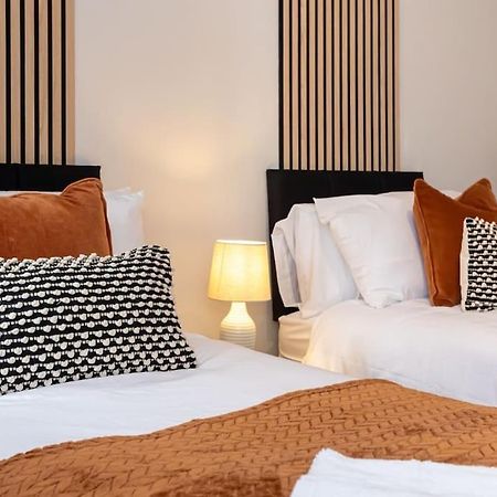 Railway House - Central Warrington - Sleeps 6 Exterior photo