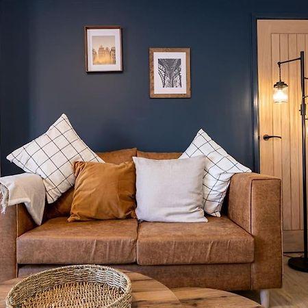 Railway House - Central Warrington - Sleeps 6 Exterior photo