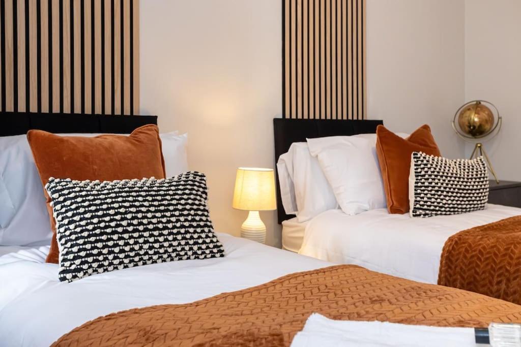 Railway House - Central Warrington - Sleeps 6 Exterior photo