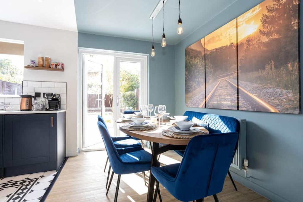 Railway House - Central Warrington - Sleeps 6 Exterior photo
