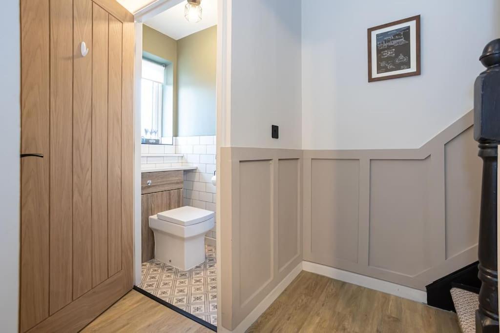 Railway House - Central Warrington - Sleeps 6 Exterior photo